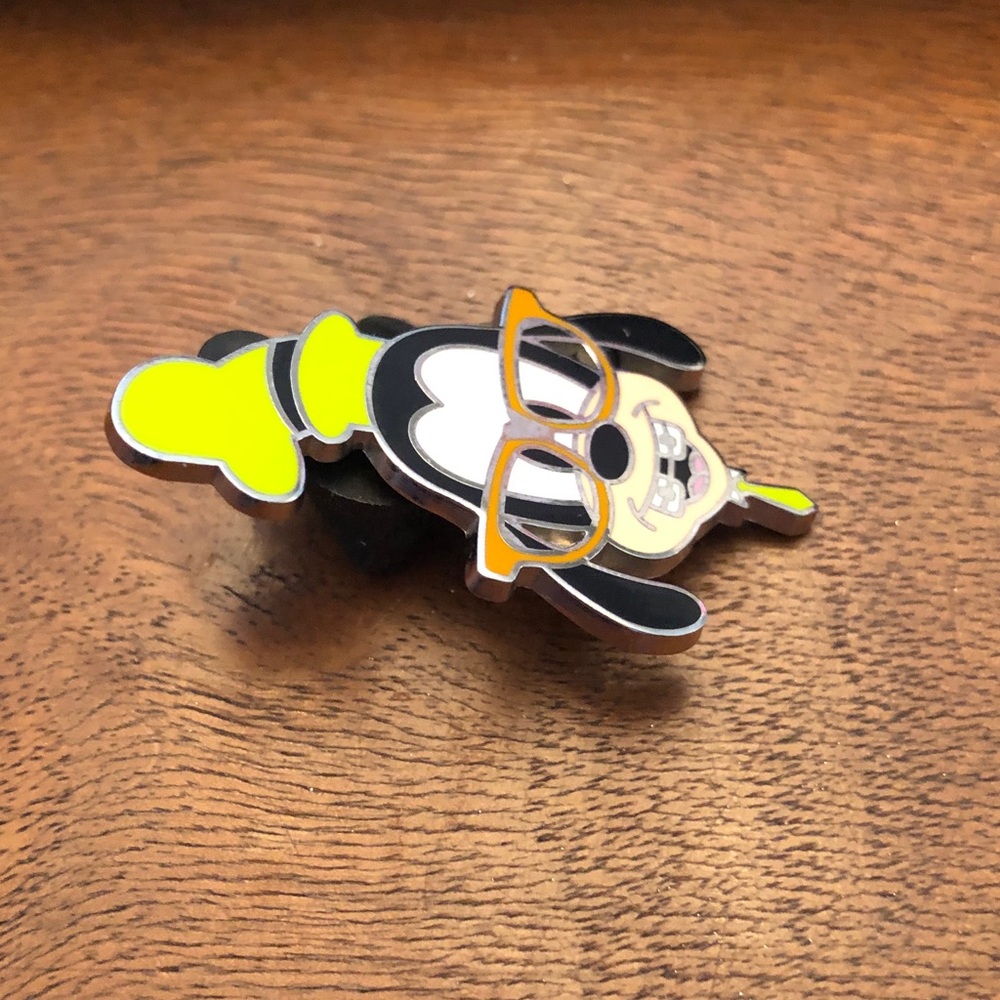Authentic Disney pin. Each pin is $10 or 4 pins for $35, additional pins $7 each - Picture 3 of 5